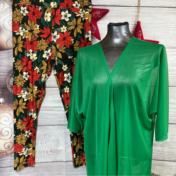 LuLaRoe M (10-18) Lindsay with TC2 Christmas leggings - Picture 2 of 14